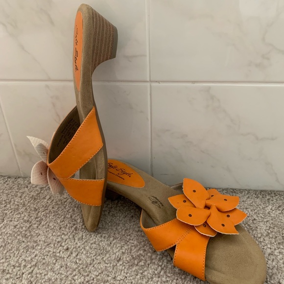 🎉HP🎉NWOT Women’s Super Cute Sandals🎉 - Picture 5 of 8